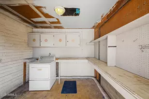 7812 W Clarendon Ave, Phoenix, AZ 85033 - Photo 29