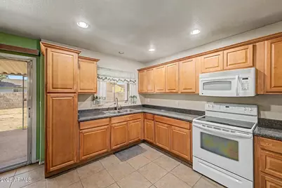 7812 W Clarendon Avenue, Phoenix, AZ 85033 - Photo 13