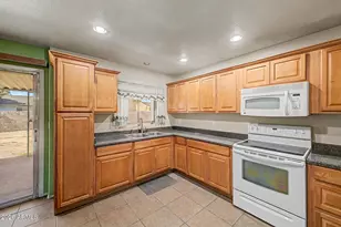 7812 W Clarendon Ave, Phoenix, AZ 85033 - Photo 13
