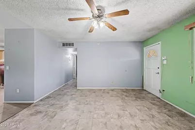7812 W Clarendon Avenue, Phoenix, AZ 85033 - Photo 9