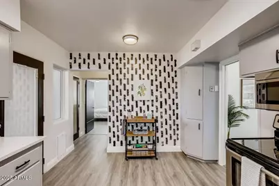 8115 E Edgemont Avenue, Scottsdale, AZ 85257 - Photo 9