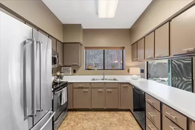 18416 N 46th Place, Phoenix, AZ 85032 - Photo 9