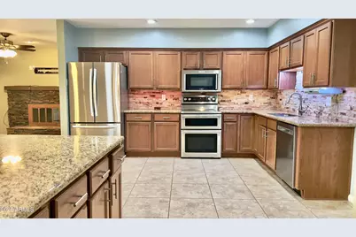 801 W Michelle Drive, Phoenix, AZ 85023 - Photo 9