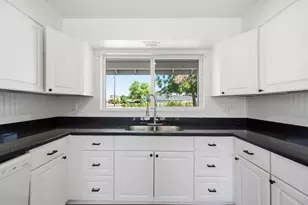 2558 N 40th St, Phoenix, AZ 85008 - Photo 9