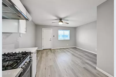 3025 N 32nd Street #Apt 18, Phoenix, AZ 85018 - Photo 9
