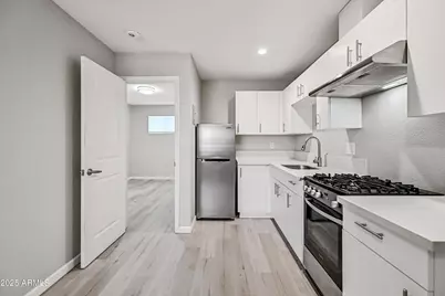 3025 N 32nd Street #Apt 18, Phoenix, AZ 85018 - Photo 11