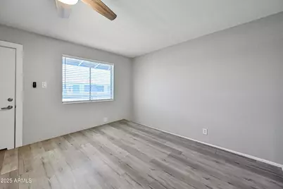 3025 N 32nd Street #Apt 18, Phoenix, AZ 85018 - Photo 3