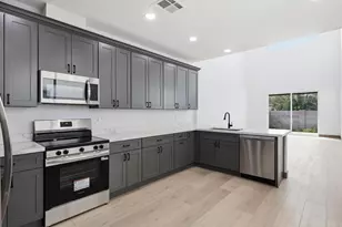 2809 E Trumbull Rd, Phoenix, AZ 85040 - Photo 5