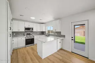 5036 W Beverly Ln, Glendale, AZ 85306 - Photo 11