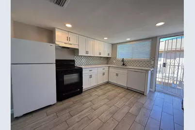 3302 W Loma Lane #Unit 3, Phoenix, AZ 85051 - Photo 3