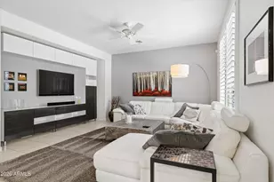 3826 E Cat Balue Dr, Phoenix, AZ 85050 - Photo 11