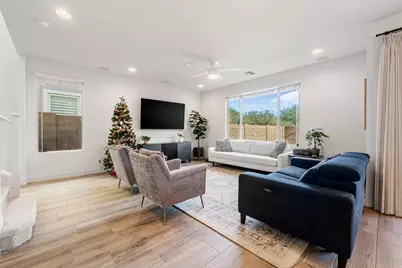 21927 N 31st Place, Phoenix, AZ 85050 - Photo 3