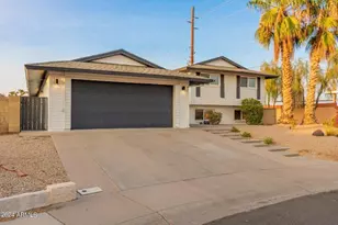 8762 E Monterey Way, Scottsdale, AZ 85251 - Photo 1