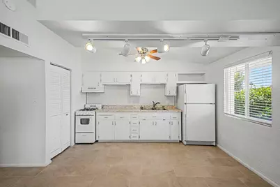10606 W Oakmont Drive, Sun City, AZ 85351 - Photo 7