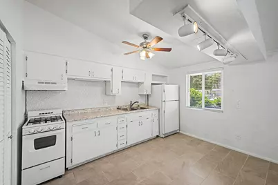 10606 W Oakmont Drive, Sun City, AZ 85351 - Photo 9