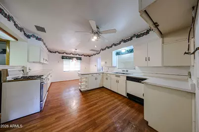 8231 N 58th Avenue, Glendale, AZ 85302 - Photo 13