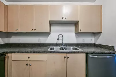 3065 N 67th Avenue #Apt 132, Phoenix, AZ 85033 - Photo 9