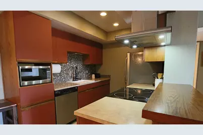 7557 N Dreamy Draw Drive #Unit 240, Phoenix, AZ 85020 - Photo 1