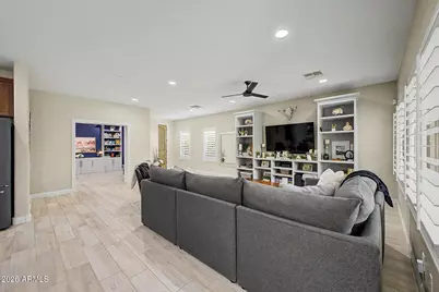 21117 N 37th Run, Phoenix, AZ 85050 - Photo 7