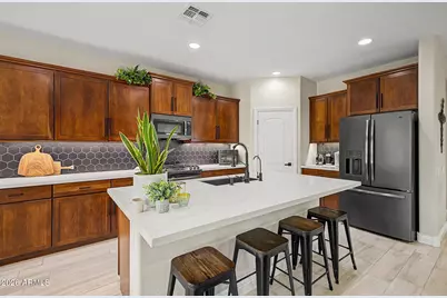 21117 N 37th Run, Phoenix, AZ 85050 - Photo 11