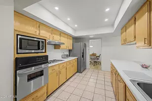 10840 W Caron Dr, Sun City, AZ 85351 - Photo 9