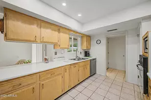 10840 W Caron Dr, Sun City, AZ 85351 - Photo 7