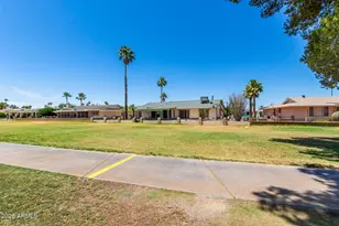 10840 W Caron Dr, Sun City, AZ 85351 - Photo 33
