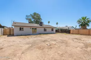 2002 N 54th Ln, Phoenix, AZ 85035 - Photo 31