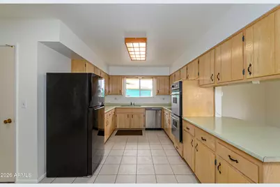 10636 W Mission Lane, Sun City, AZ 85351 - Photo 11