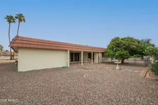 10636 W Mission Ln, Sun City, AZ 85351 - Photo 23