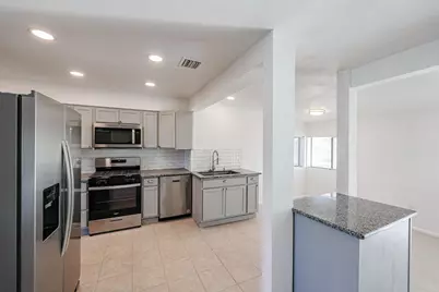11417 N Hacienda Drive, Sun City, AZ 85351 - Photo 9