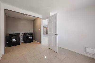 11417 N Hacienda Drive, Sun City, AZ 85351 - Photo 17