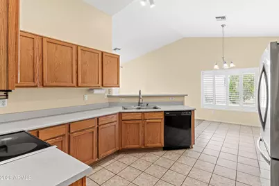 10919 W Lawrence Lane, Peoria, AZ 85345 - Photo 9