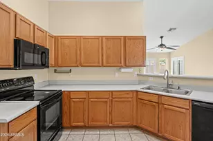 10919 W Lawrence Ln, Peoria, AZ 85345 - Photo 11