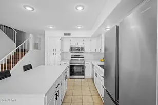 1053 W Myrna Ln, Tempe, AZ 85284 - Photo 5