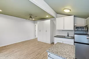 1046 E Clarendon Ave, Phoenix, AZ 85014 - Photo 23