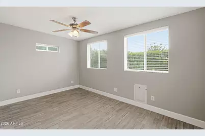 1046 E Clarendon Avenue, Phoenix, AZ 85014 - Photo 13