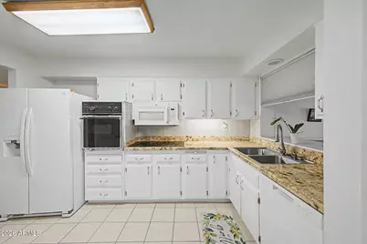 9914 W Bright Angel Circle, Sun City, AZ 85351 - Photo 3