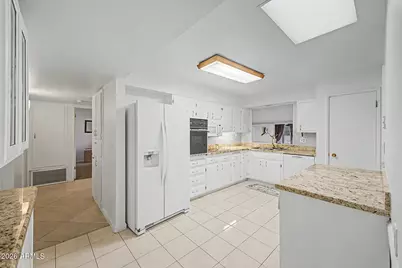 9914 W Bright Angel Circle, Sun City, AZ 85351 - Photo 5