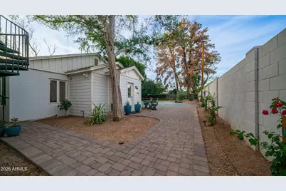 3244 E Weldon Avenue, Phoenix, AZ 85018 - Photo 11