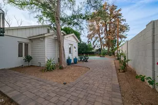 3244 E Weldon Ave, Phoenix, AZ 85018 - Photo 11