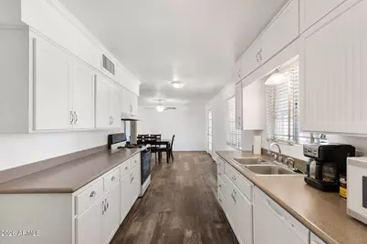 317 E Griswold Road, Phoenix, AZ 85020 - Photo 3