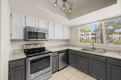 6885 E Cochise Road #Apt 142, Paradise Valley, AZ 85253 - Photo 5