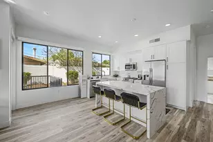 7300 E Earll Dr, Scottsdale, AZ 85251 - Photo 9
