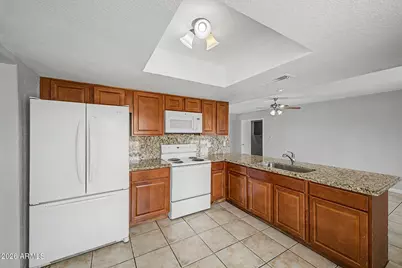 10448 W Seldon Lane, Peoria, AZ 85345 - Photo 15