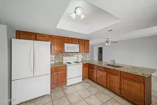 10448 W Seldon Ln, Peoria, AZ 85345 - Photo 15