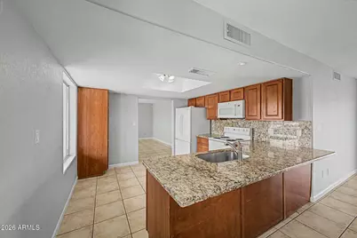 10448 W Seldon Lane, Peoria, AZ 85345 - Photo 13
