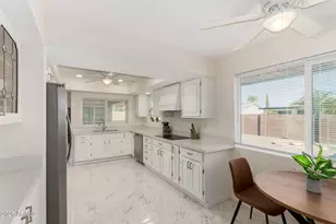 10441 W Twin Oaks Dr, Sun City, AZ 85351 - Photo 7
