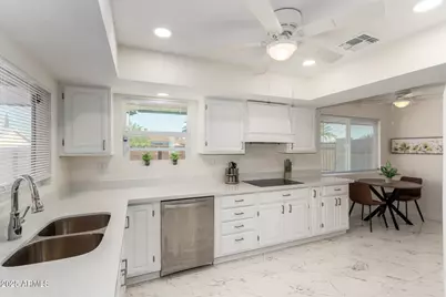 10441 W Twin Oaks Drive, Sun City, AZ 85351 - Photo 5