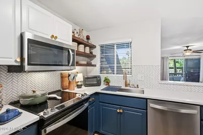 1880 E Morten Avenue #120, Phoenix, AZ 85020 - Photo 1